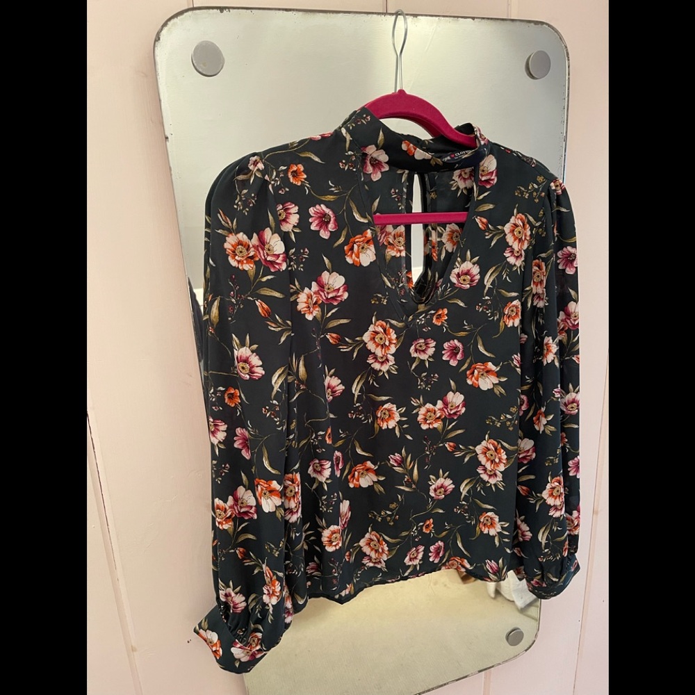 New without tags OneClothing medium floral long sleeve Holiday Floral blouse